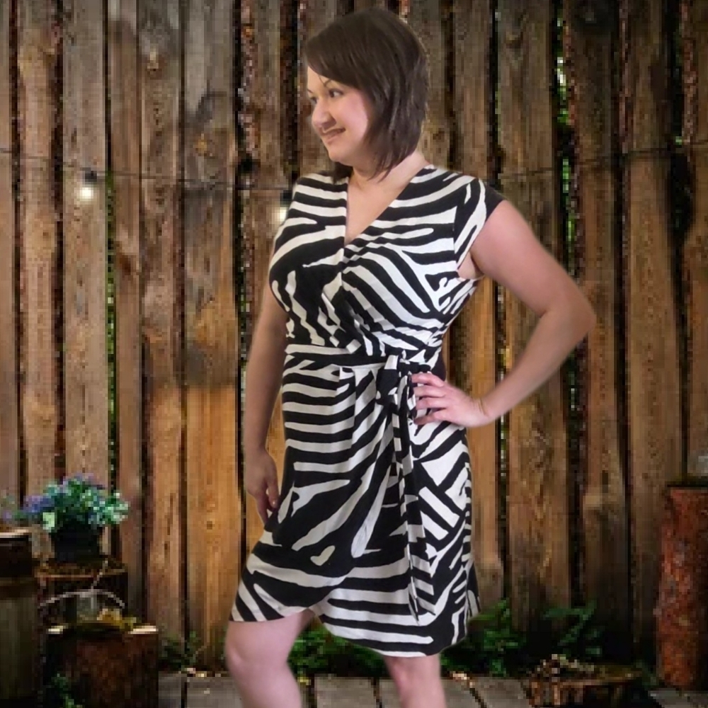 H&M Striped Wrap Dress Sz M Black White Cream Zebra Comfortable Stretch D7
